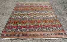 sous la table tapis kilim