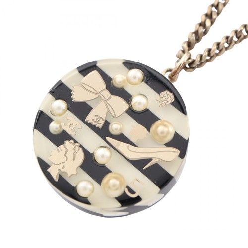 Collier pendentif bordure