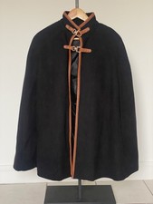 👗🖤 Cape tendance noire &