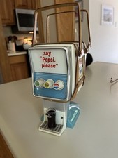 Vintage 1964 Pepsi soda machine dispenser transistor radio excellent