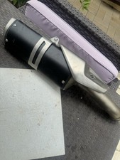 Un Silencieux d'échappement