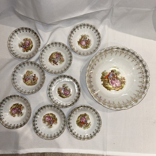 Assiettes creuse un - 8, et