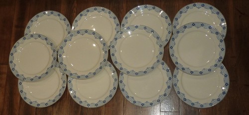 Assiettes plates très - 12,