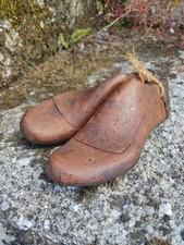 Anciens embauchoirs formes chaussures enfants bois metal Cordonnier