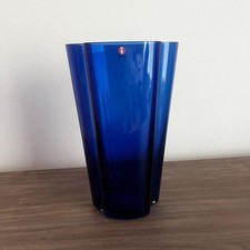 Vase bleu ultramarin Iittala