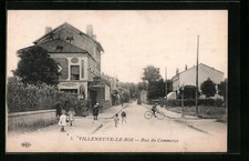 Old postcard Villeneuve-le-Roi, Rue du Commerce 