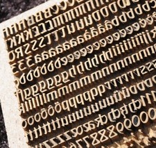 Police de Caractères à dorer