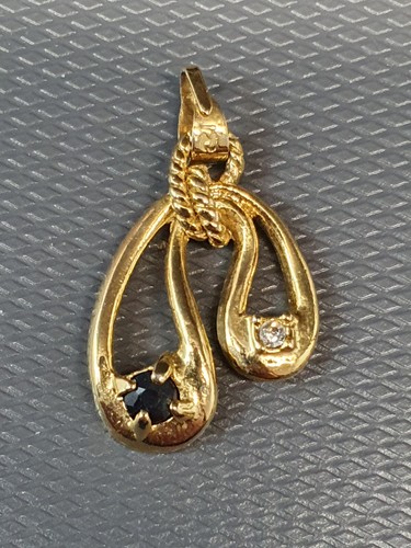 Bijou très beau pendentif - -,