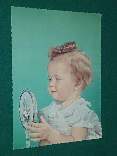 Cpsm bébé regarde - bébé,