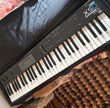 Korg X5D 61-Key Music