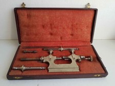 Tour à pivoter à vis de