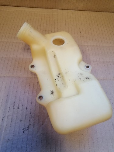 Réservoir carburant - à,