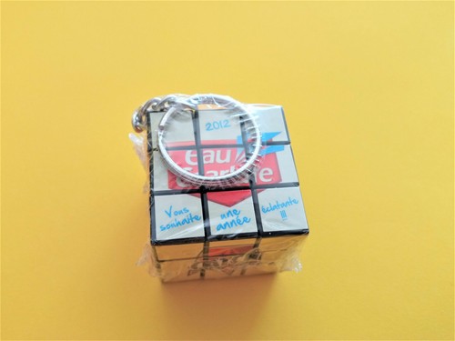 Porte clés ancien rubik - porte,