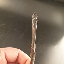 Porte plume en bois sculpté