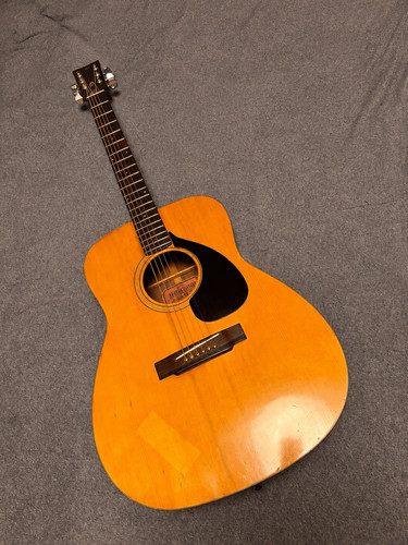 Guitare acoustique vintage