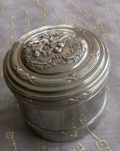 Ancienne boite couverte - , en