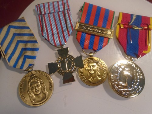 Lot médailles militaires - 4,