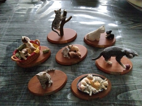 Figurines chat sur socle bois - figurines,