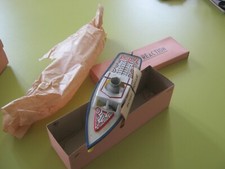 JOUET BATEAU BLEU MOTEUR A