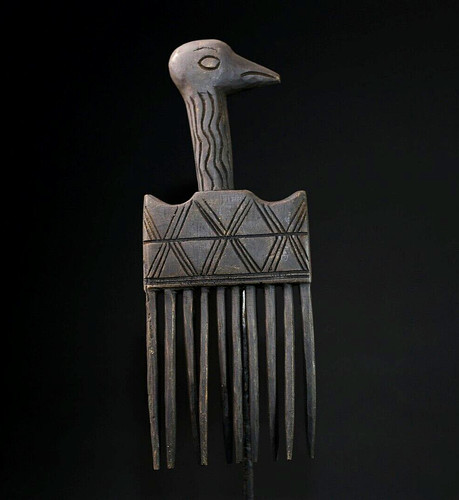 Figurine africaine peigne