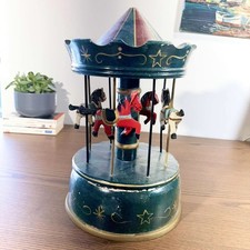 Carrousel musical ancien en