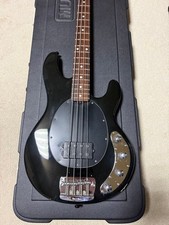 Music Man Stingray / guitare