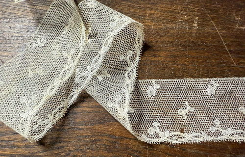 Dentelle ancienne col - col,