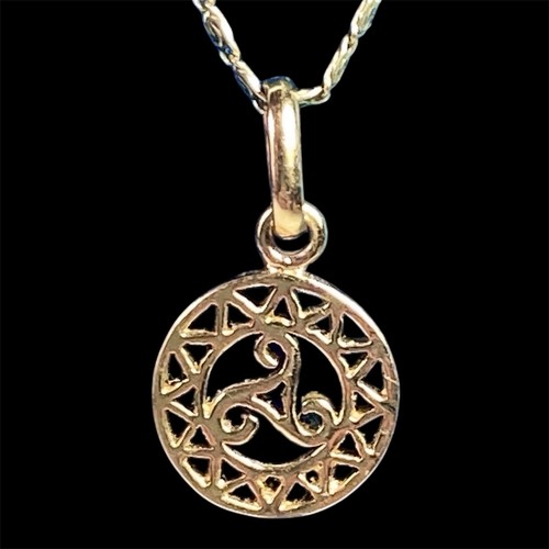 Superbe pendentif triskel - superbe,