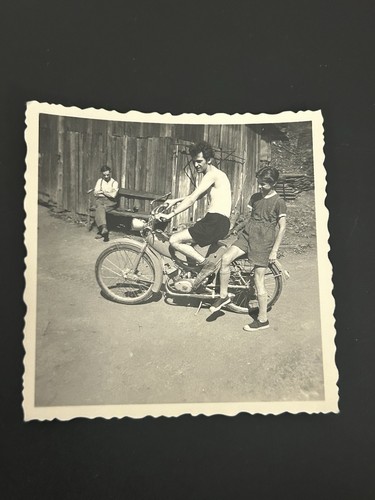 Photo moto ancienne - photo,