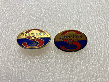 Broche et boutonnière