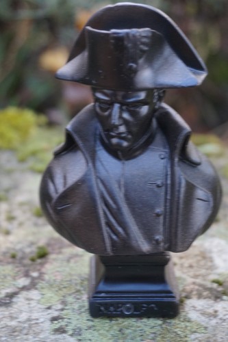 Re0063 figurine - n,