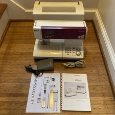 PFAFF Quilt Style 2042 Sewing Machine W/ Manual, Cover, Pedal & Accessories