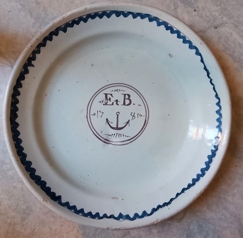 Assiette patronymique faïence