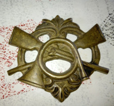 blason en bronze Cor de chasse ,et fusil de chasse croise 13cmx11cm poids 300 g 