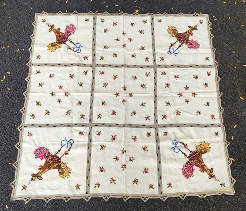 Ancienne nappe thé faite - ancienne,