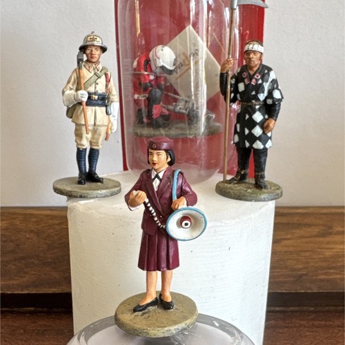 Lot de 4 figurines - lot,
