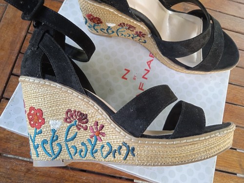 Sandales compensées nus - , pieds