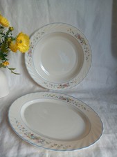 2 plats de service Arcopal