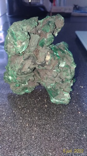 Malachite brute légèrement
