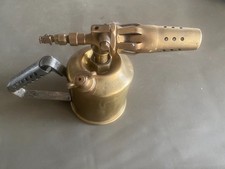 un ancien fer à souder en laiton de marque Sievert made in Sweden