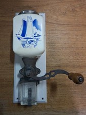 moulin à café mural ancien