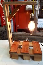 Superbe lampe de chevet/de table luminaire vintage fait avec bois de palette n°1
