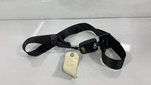 Attache ceinture arriere droit