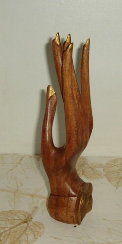 Main bois léger - léger, sculptée