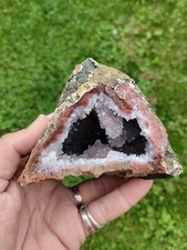 Améthyste Forme Géode Pierre