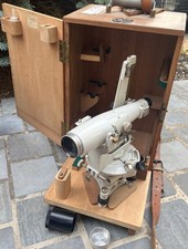 Tachéomètre autoréducteur