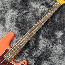Fender Vintera II Precision Bass Fiesta Red Limited Ed des années 60 d'occasion