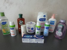 Lot 11 produits cosmétiques pour le corps (Sanex, Mixa, Nivéa, Herbal Essences)