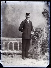 Portrait of a Man Fashion PHOTO NEGATIVE c1920 Vintage Glass Plate V41L6n2 »