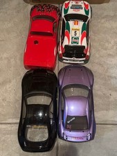 Quatre carrosseries de voiture RC, à réparer
